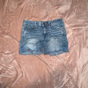 american eagle light wash shorts (7)